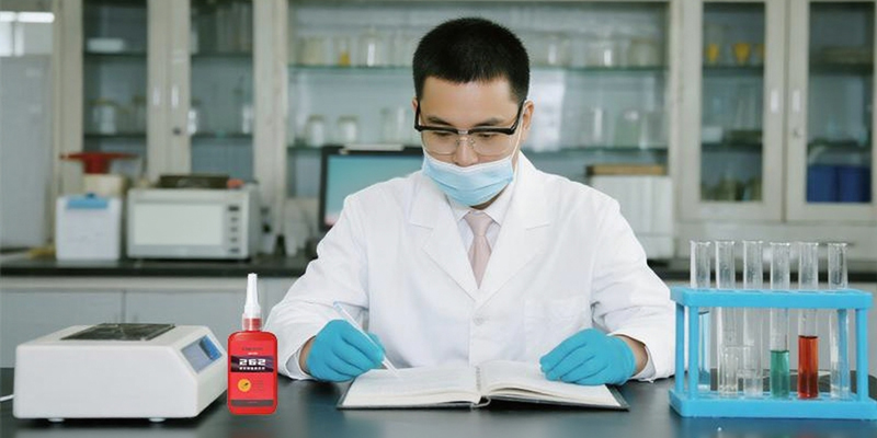 車身蒙皮粘上后往下掉，怎么快速固定？